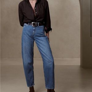 Classic blue wash high rise barrel jean from Banana Republic in size 29